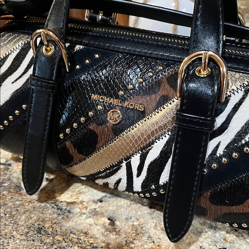 Michael Kors EUC Stanton Medium East West Leather Barrel Messenger Black Multi - Picture 4 of 12